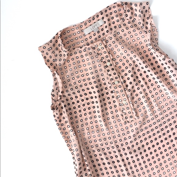 LOFT Tops - Ann Taylor Loft peach and black cap sleeve top